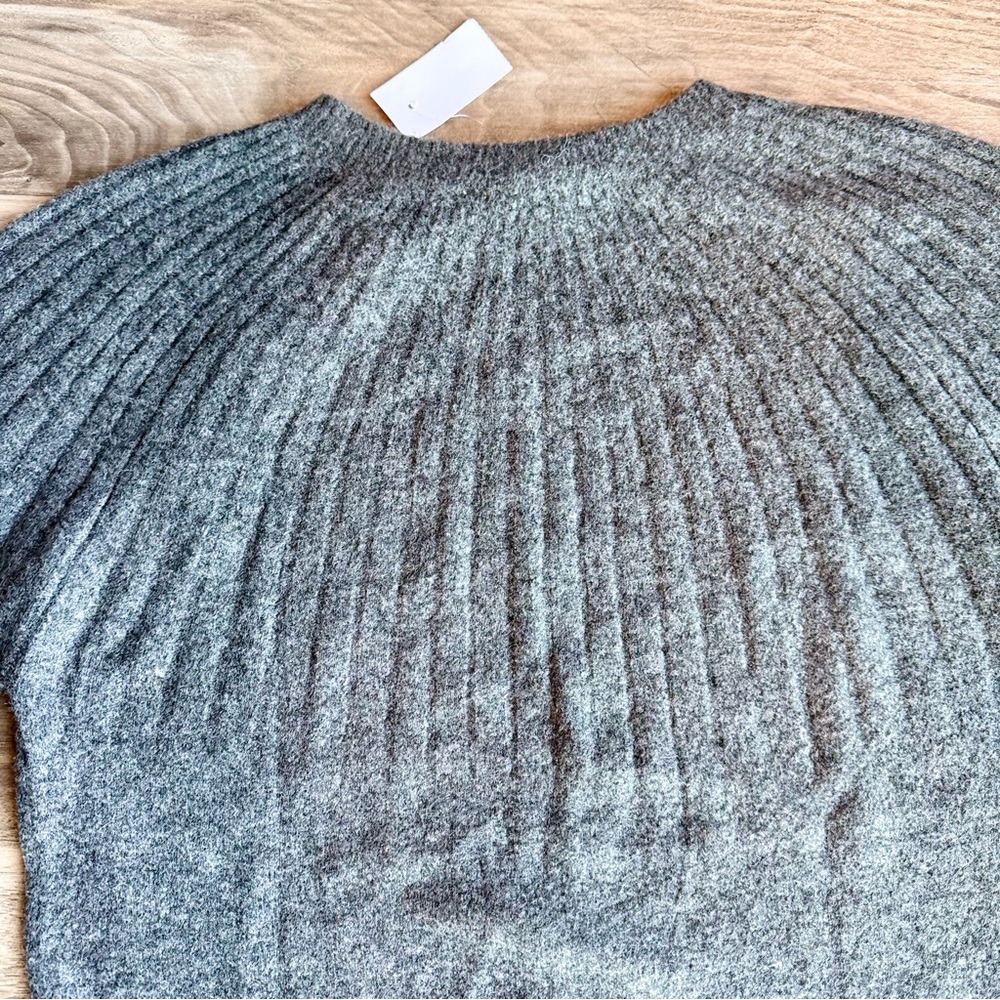 LOFT Ribbed Crewneck Sweater Shoulder Button Detail Gray‎ Medium - Picture 9 of 13